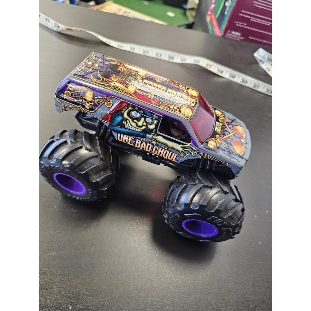 Hot Wheels Monster Trucks One‎ Bad Ghoul 1:24 Diecast Purple Truck Toy Car
